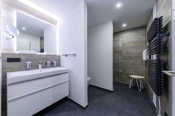 Ferienwohnung Kroonkieker Ostseebad Wustrow - ZweiWasser Alte Seefahrtschule Badezimmer  Kroonkieker