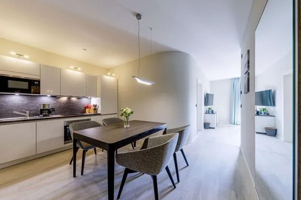 Ferienwohnung Kroonkieker Ostseebad Wustrow - ZweiWasser Alte Seefahrtschule Küche und Essbereich  Kroonkieker