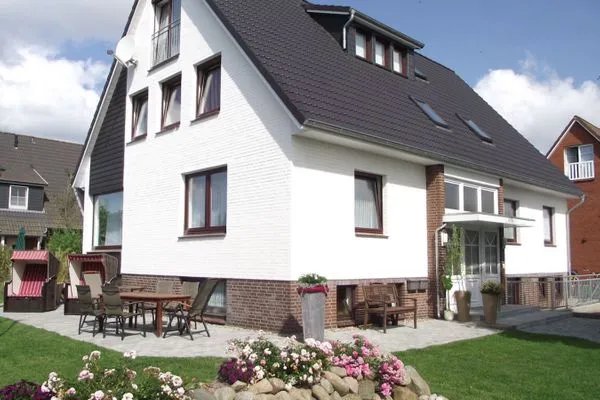 Hauptansicht  Hus Waterkant 2 Stüürboord EG re.