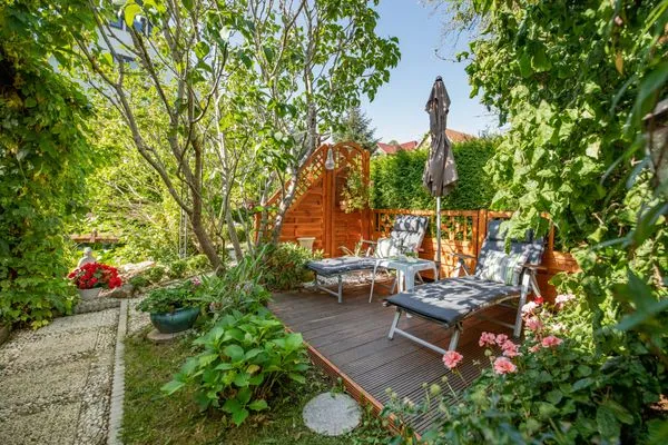 Gartenliegen zum Entspannen  Ferienwohnung Waldblick