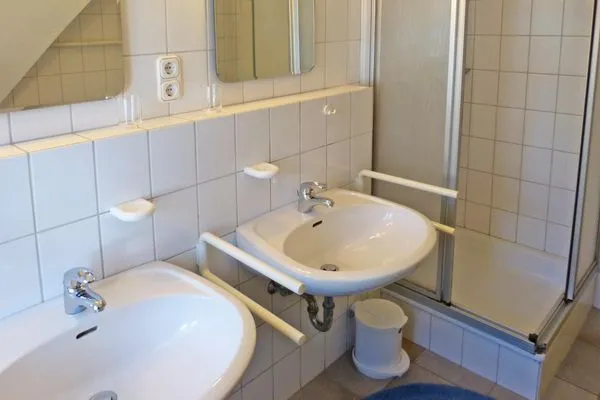 Bad in der Ferienwohnung Sillo´s Hüs 3 in Nebel auf Amrum  *Sillo´s Hüs 3*