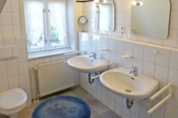 Bad in der Ferienwohnung Sillo´s Hüs 3 in Nebel auf Amrum  *Sillo´s Hüs 3*