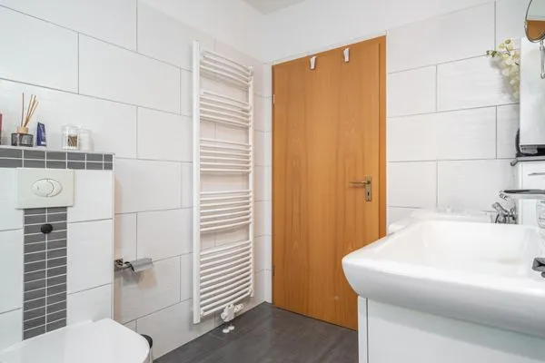 Badezimmer mit Dusche Ferienpark Freesenbruch Wohnung 2.1 - Möwennest