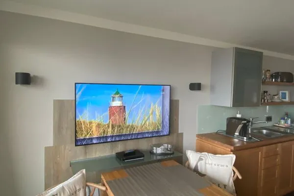 TV- Essbereich Ferienwohnung Brandenburgerstr. 11 - Dühne16 mit kleinem Meerblick