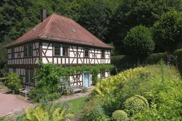 Haus Lindenmühle mitten im Grünen  Ferienwohnung Parkblick