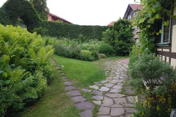Liebevoll gestalteter Garten  Ferienwohnung Parkblick
