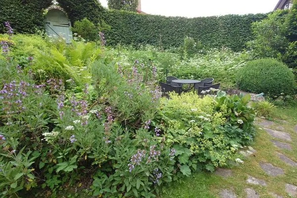 Garten mit Sitzecke - perfekt zum Entspannen  Ferienwohnung Parkblick