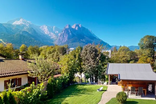 View of landmark  Ferienhaus Loisachufer