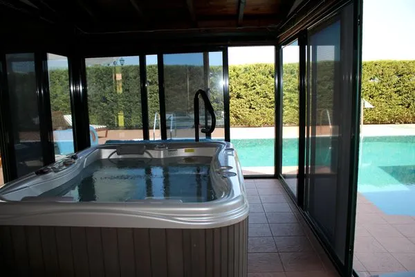 Hot tub  Iliana