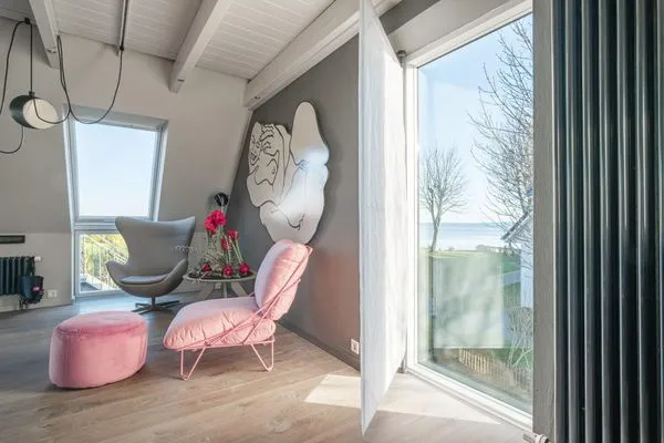 Wohnbereich im 1 OG mit Meerblick, TV-Ecke, Essbereich und Küche  Haifischsieben