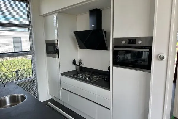  Marina Strandbad Chalet RiverLodge mit Zaun Haus Nr. 94