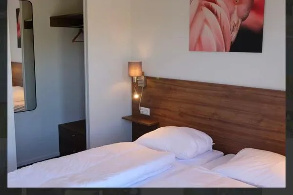  Marina Strandbad Chalet Waterlijn mit Zaun Haus Nr. 91