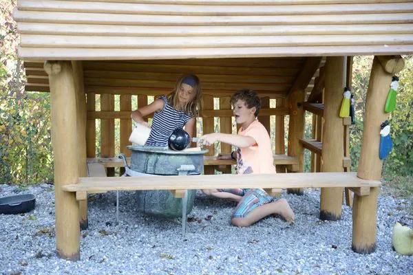 Spielanlage  Apartment mit Balkon 7/2 OG