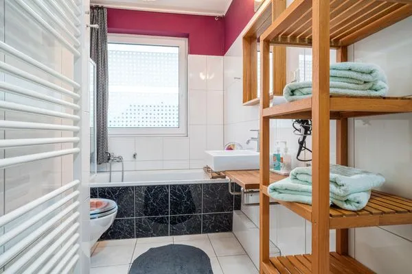 Badezimmer mit Badewanne  Ferienwohnung Ohana