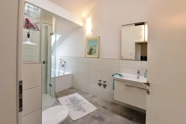 Badezimmer  Romantische Wohnung Billet im historischen Bahnhof mit Bergblick