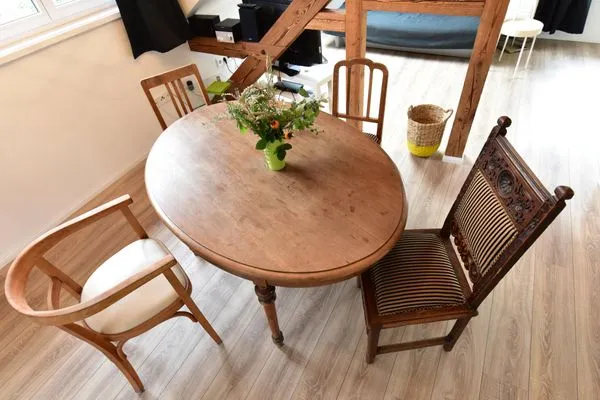 Wohnzimmer  Romantische Wohnung Billet im historischen Bahnhof mit Bergblick