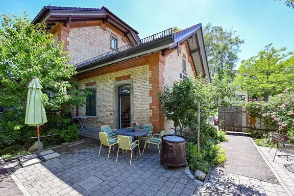 Hauptansicht  Romantische Wohnung Wartesaal im historischen Bahnhof mit Terrasse