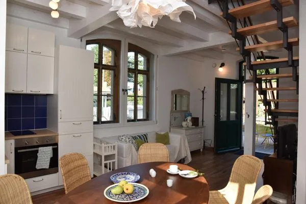 Wohnzimmer  Romantische Wohnung Wartesaal im historischen Bahnhof mit Terrasse