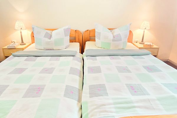  Ferienhaus Ostsee-Oase Karlshagen Karlshagen - Bett