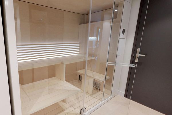 Luxusapartment mit eigener Sauna & Sonnenbalkon – nur Minuten vom Strand entfernt