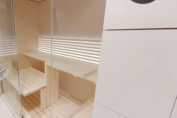 Luxusapartment mit eigener Sauna & Sonnenbalkon – nur Minuten vom Strand entfernt