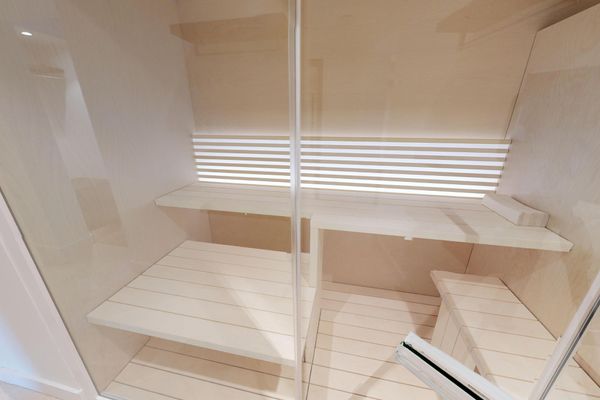 Luxusapartment mit eigener Sauna & Sonnenbalkon – nur Minuten vom Strand entfernt