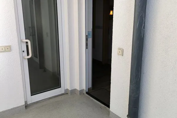 Fassade / Eingang  Mecklenburg 12