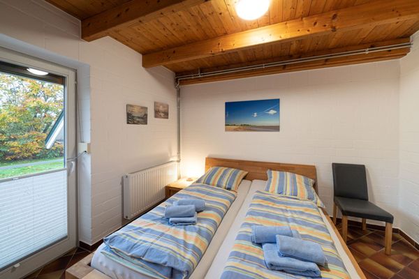  Ferienhaus Austernfischer Otterndorf - Schlafzimmer mit Doppelbett