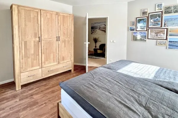 Schlafzimmer mit Doppelbett Parkresidenz am Hafen Wohnung HF 12 - "Luftsnapper´s"