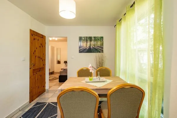 Seperates Esszimmer neben der Küche  Waldpark Krätzersrasen