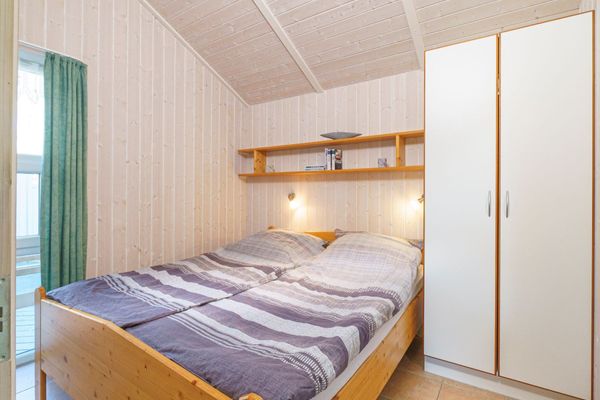  Ferienhaus Otter  - Schlafzimmer mit Doppelbett