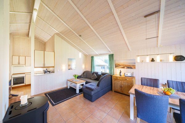  Ferienhaus Otter  - Wohnzimmer mit Essbereich