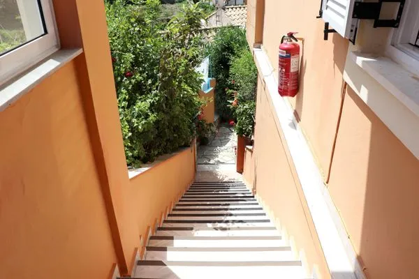 Facade / entrance  Niki