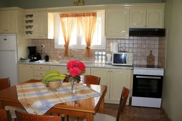 Küche / Küchenzeile  Jasmin Skidi