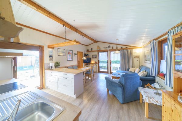  Ferienhaus Strandkorb Otterndorf - Küche und Wohnzimmer