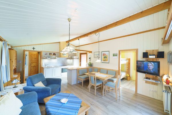  Ferienhaus Strandkorb Otterndorf - Wohnzimmer mit Essbereich