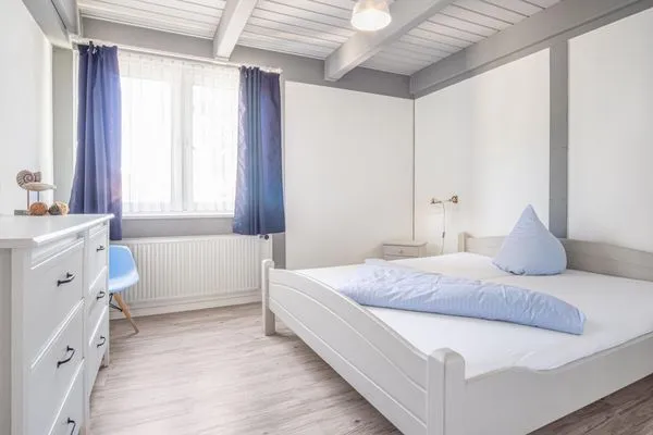 Schlafzimmer  Ferienwohnung Deich & Chill Pellworm