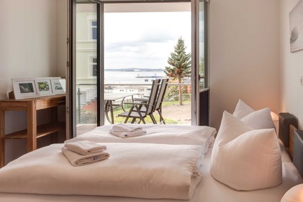 Schlafzimmer 1 mit Doppelbett