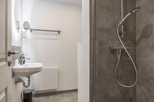 Badezimmer  Ferienwohnung Pellwormer Küstenkind