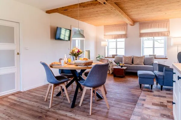 Wohn-/Essbereich  Ferienwohnung Teve im Reethus Mühlenlund