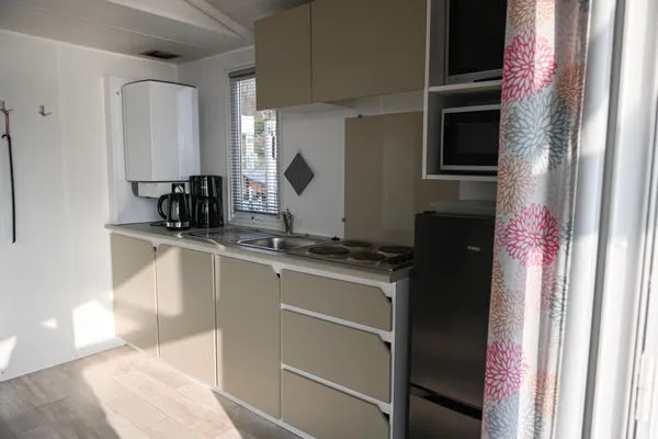 Küche / Küchenzeile Ferienpark Süderstapel - Hausboot 1 Hundefreundlich