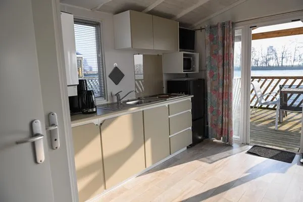 Küche / Küchenzeile Ferienpark Süderstapel - Hausboot 1 Hundefreundlich