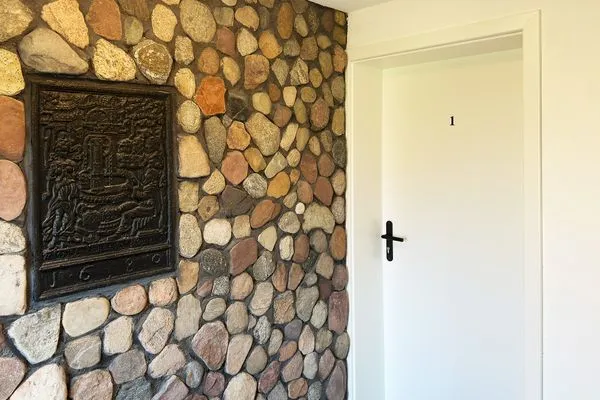 Fassade / Eingang Haus Bräätlun Ferienwohnung Bräätlun 1