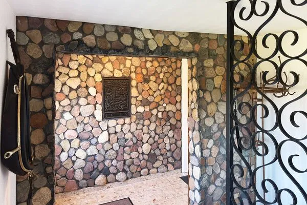 Fassade / Eingang Haus Bräätlun Ferienwohnung Bräätlun 1