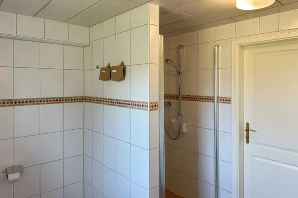 Badezimmer Haus Bräätlun Ferienwohnung Bräätlun 4