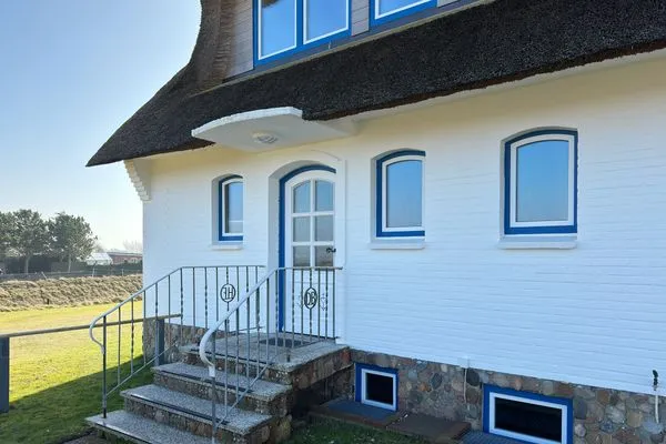 Fassade / Eingang Haus Bräätlun Ferienwohnung Bräätlun 5