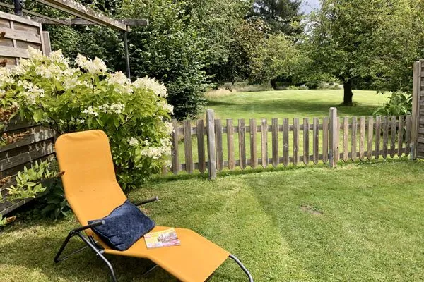 Ruhiger, eingezäunter Garten mit Platz für Entspannung  Krischan