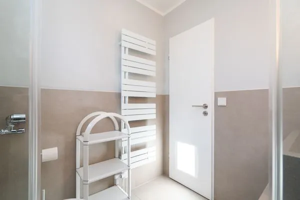 Frisch renoviertes Badezimmer mit Dusche  Ferienwohnung "Haus am Kurpark App. 11"