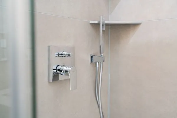 Frisch renoviertes Badezimmer mit Dusche  Ferienwohnung "Haus am Kurpark App. 11"