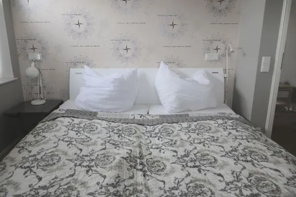 Bett  Berthin-Bleeg-Str. 1, W3, Kliffkoje